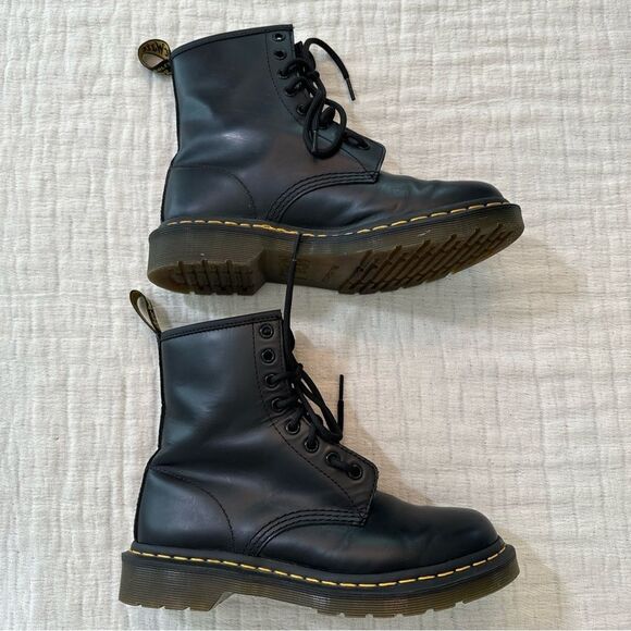 Dr. Martens Boots SLIP RESISTANT LEATHER LACE UP 1460 Size Women’s 7 - Picture 3 of 10